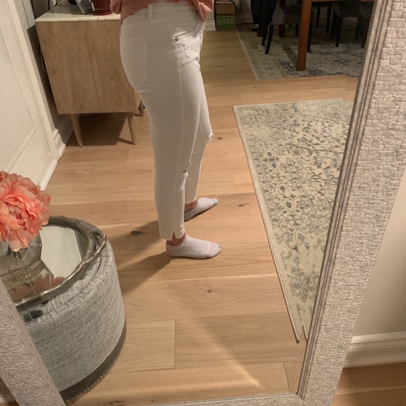 White high rise jeans from the Gap. - Picture 4 of 6